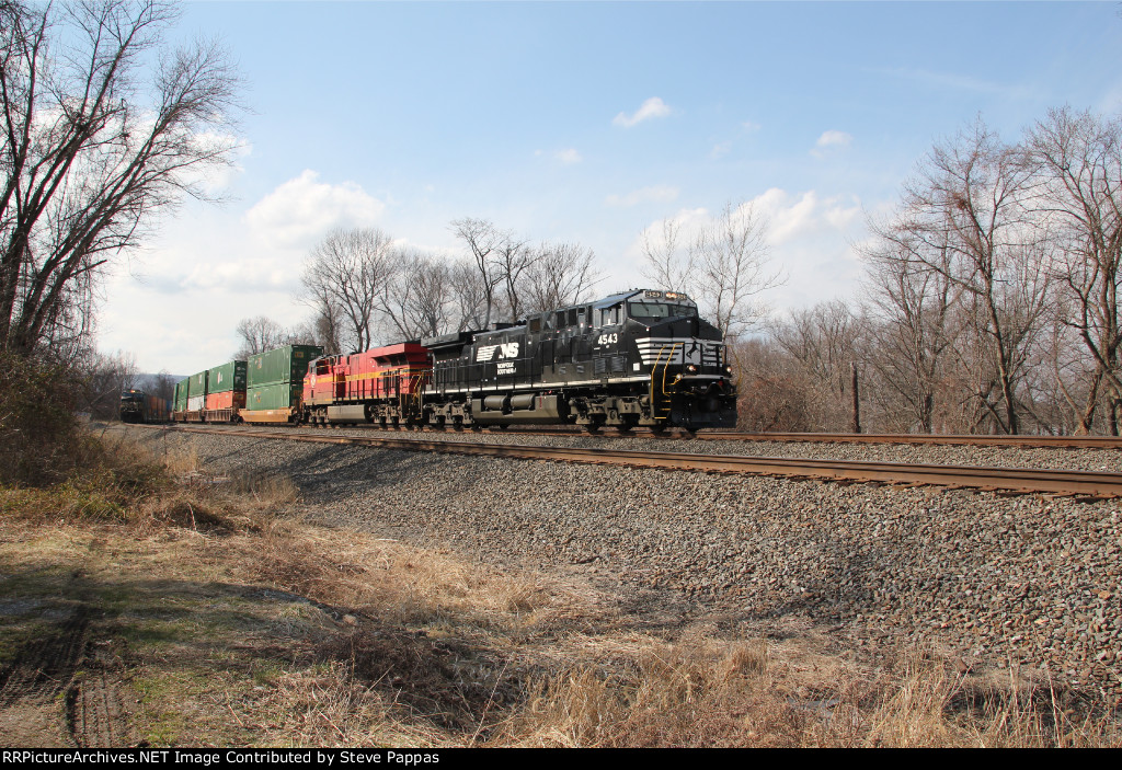 NS 4543 leads train 20K east past MP116